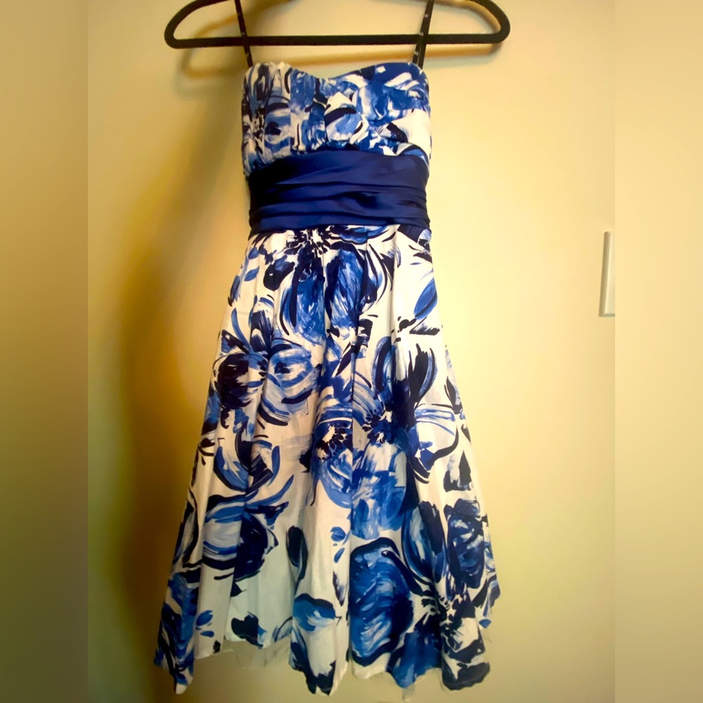 L💙VE TEASE Blue & White Floral Design Juniors Dress